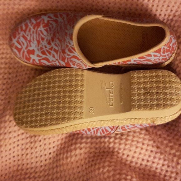 Womens Dansko fabric clogs Size 39 Dark Pink, Blue, and Tan - Picture 2 of 7